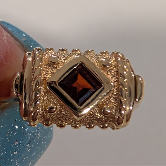 14k Gold Garnet Etruscan Style Ring - sz. 3.5 - Picture 9 of 12